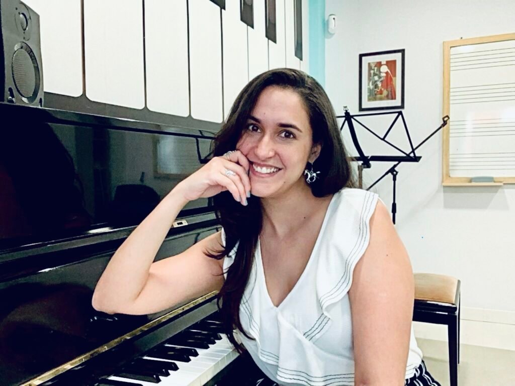 Profesora canto lírico lirico buena confianza